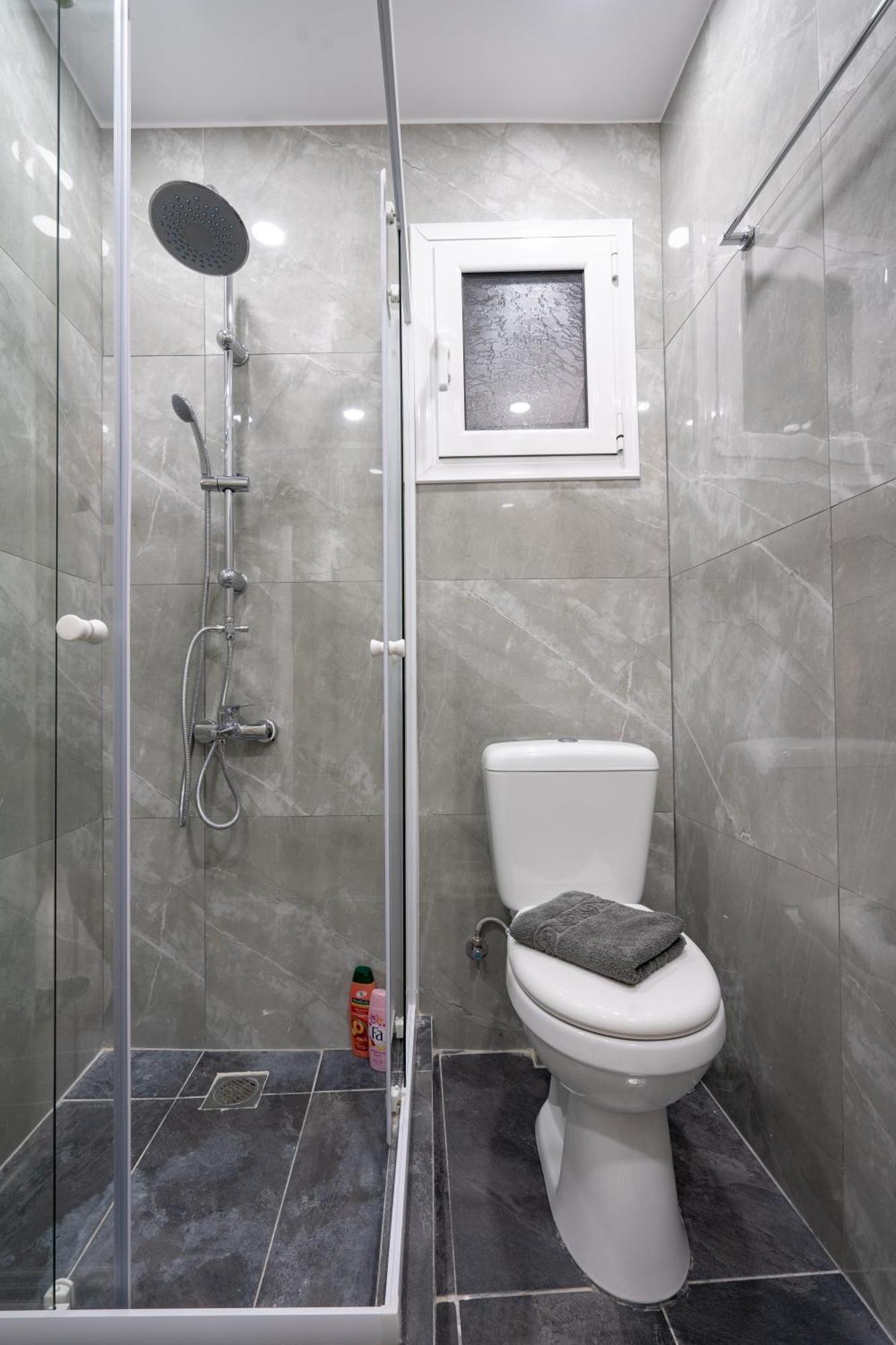 Rokos Place 3 Person Daire Atina